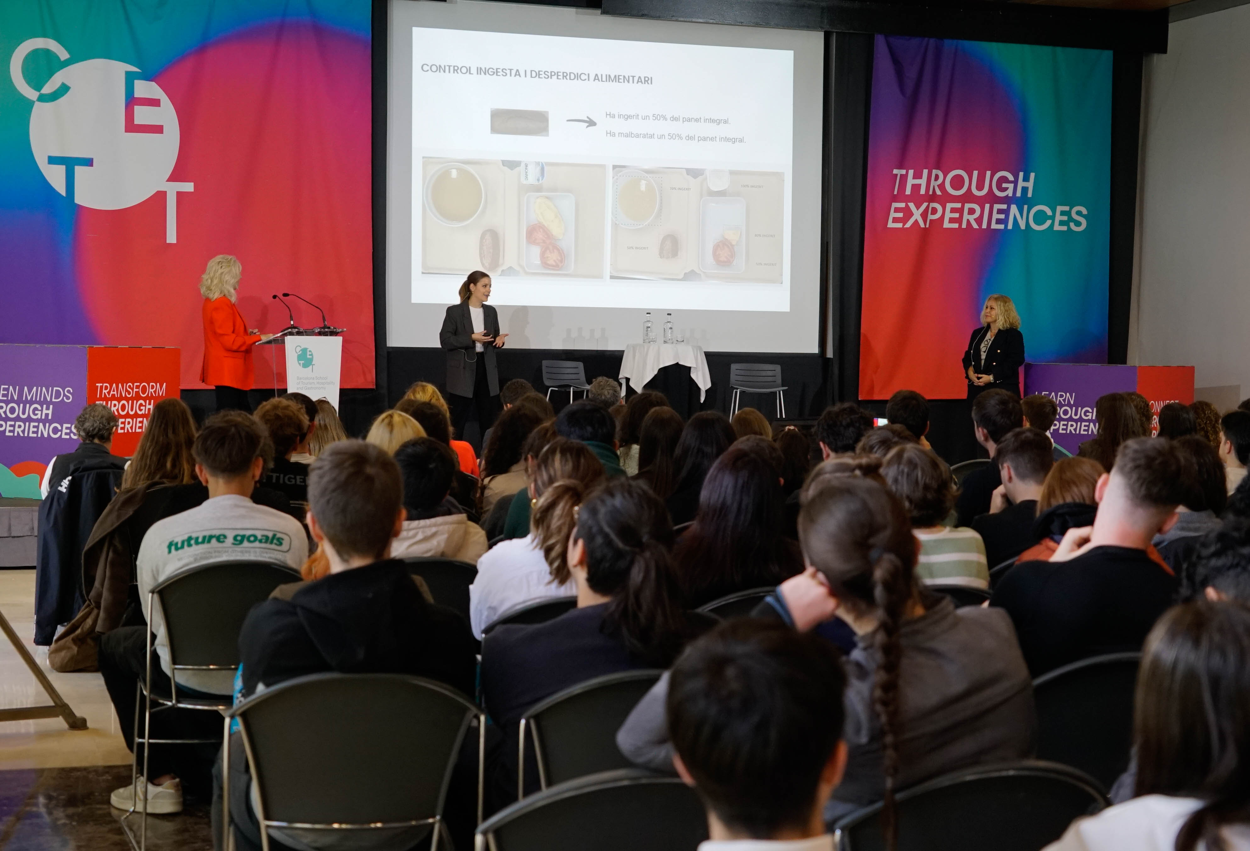 Photography from: La revolució de les dades i la IA, al centre de la XVIII Trobada Gastronòmica | Aula Restaurant